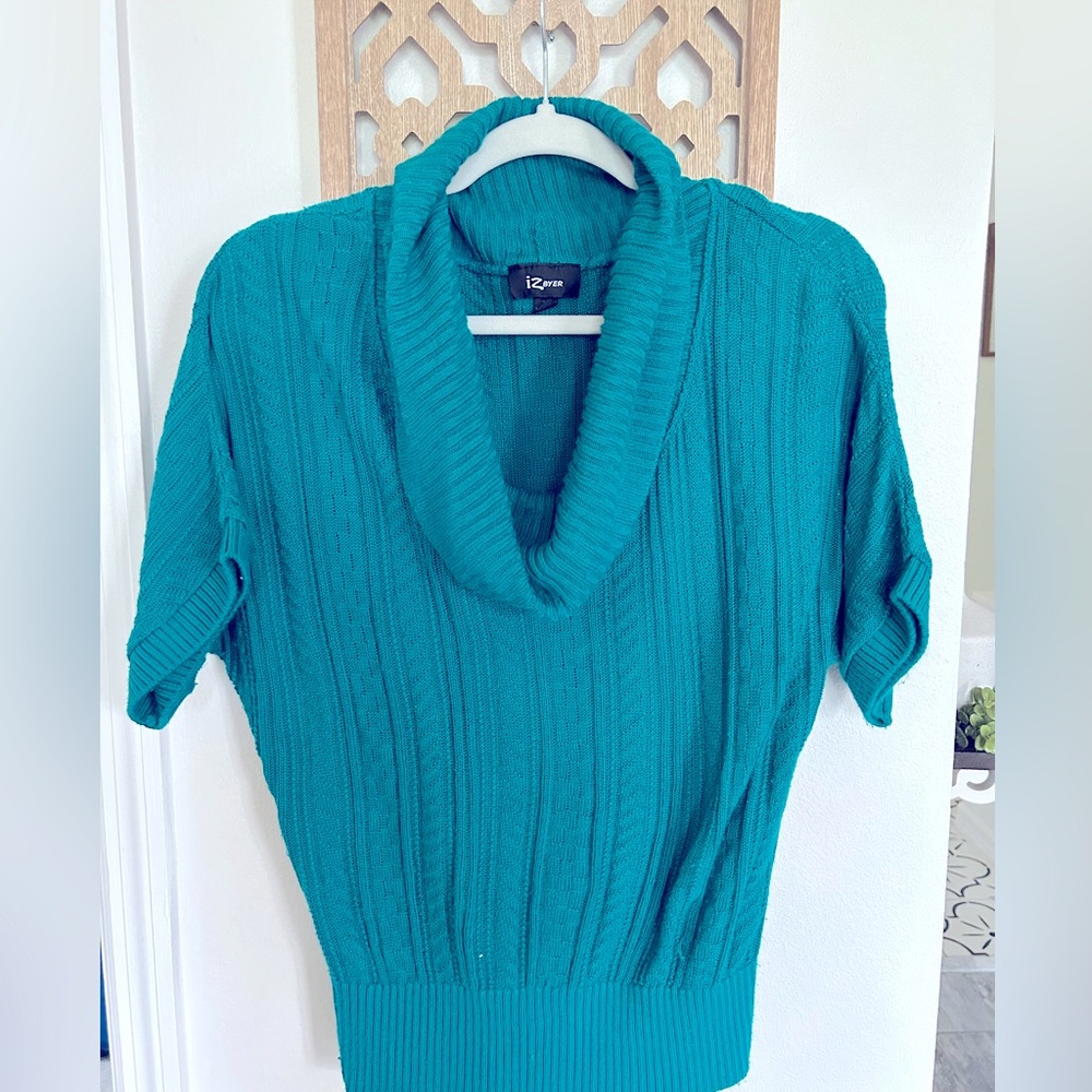 Short sleeve knitted top